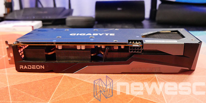 REVIEW GIGABYTE RADEON RX 6600 XT GAMING OC LATERAL EXTERNO