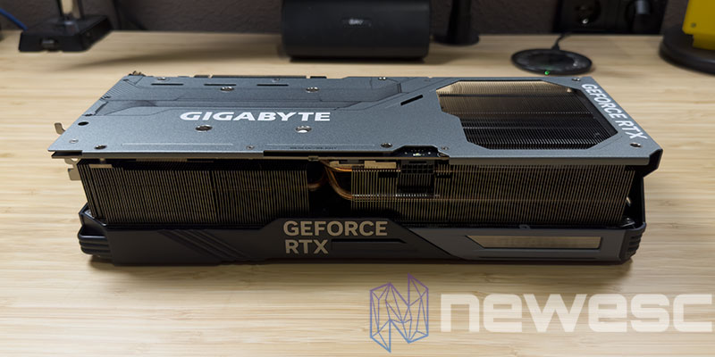 REVIEW GIGABYTE RTX 4090 GAMING OC LATERAL EXTERIOR