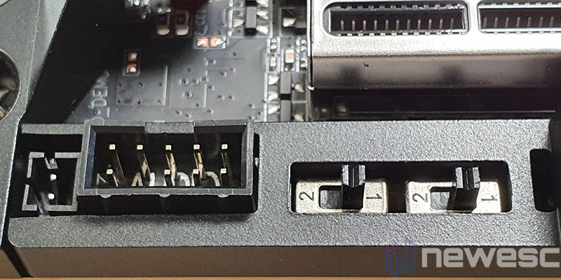 REVIEW GIGABYTE Z490 AORUS XTREME WATERFORCE CONECTOR USB AUDIO Y BIOS SWITCH
