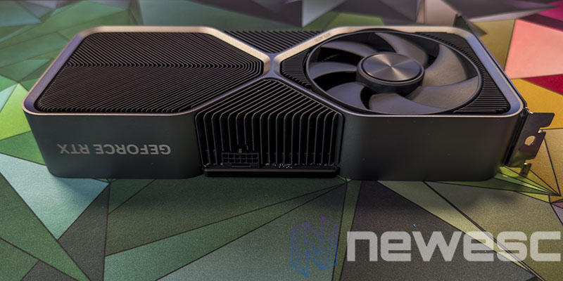 REVIEW NVIDIA RTX 4070 FE LATERAL