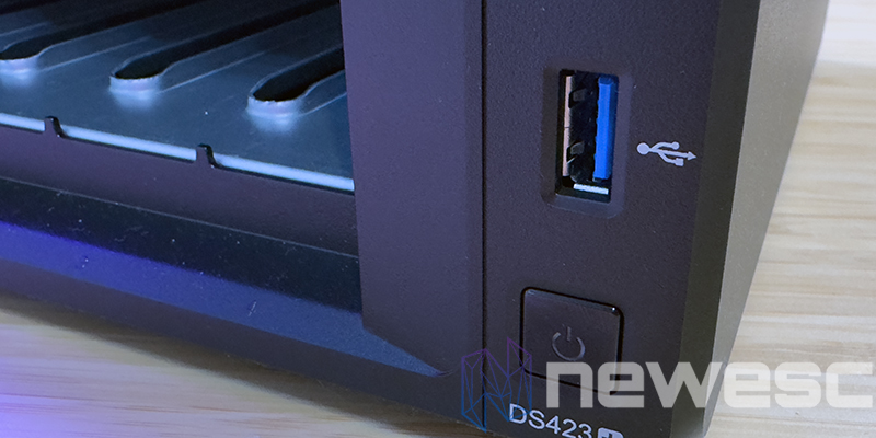 REVIEW SYNOLOGY DISKSTATION DS423+ USB FRONTAL