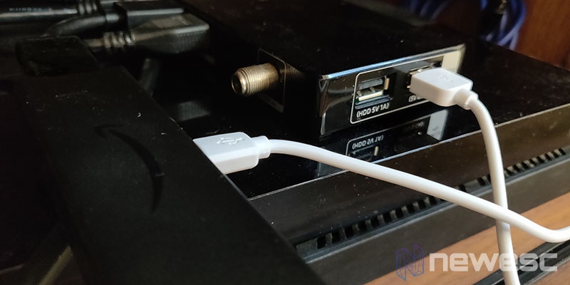 Review Amazon Fire Stick 4K conexión USB para carga