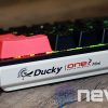 review ducky one 2 mini rgb foto